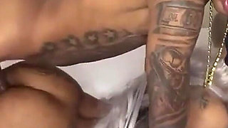 Young Girl Who Was a Virgin Met a Gangster Who Put Her on His Dick