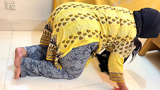 Marriage Al'ab Dhat Almuakhrat Alkabirat Walshawniat Ealiqat Taht Alsarir Walan Turid Mumarasat Aljins