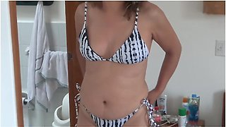 On The Beach I Masturbate Watching As Stepmom Puts On A Bikini To Go In Search Of A Man