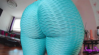 Perfect Big Ass Camgirl Playing with Dildo