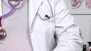 Juicy Pussy of a Sexy MILF Exposed