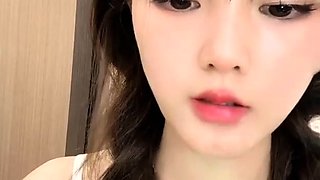 Amateur Webcam Cute Teen Plays Solo