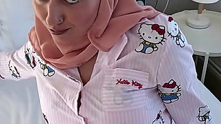 Hijabi Aaliyah Yasin, a Muslim Wife, Is Unfaithful to Her Husband