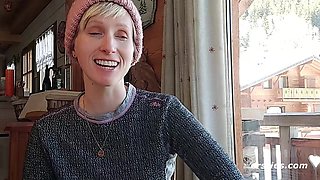 Ersties - Heiße Schneewanderung mit Analplug und Squirting-Höhepunkt