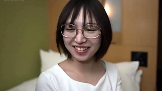 Japanese teen fingered in the clinic