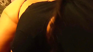 Jugando con un dildo anal