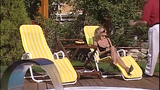 Hairy pussy fucking anal penetrated in the garden