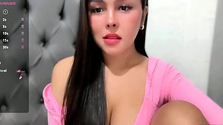 Big boob brunette masturbates on webcam