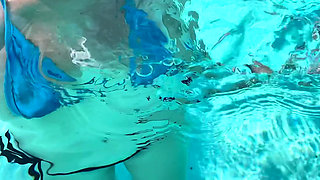 Artemisia Love Sexy Bikini Big Boobs Underwater Fetish at the Pool