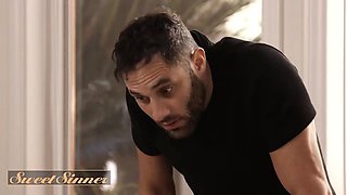 Damon Dice has a hard bang with amari anne and decorates her with sperm