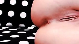 Turkish Girl Masturbates Outdoors on Webcam