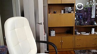 Pretty close up blonde has a tasty looking pussy