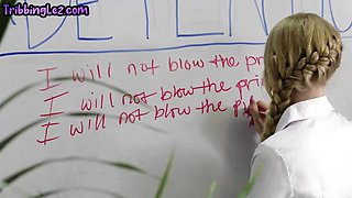 Dyke sluts enjoy playing in 3some while fingering