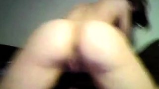 Stor svart hane for hvit norsk babe