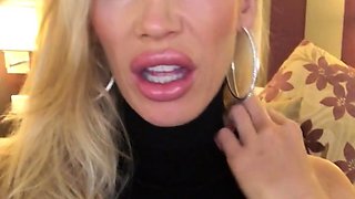 Big boob brunette masturbates on webcam