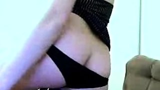 amateur raintree03 flashing ass on live webcam