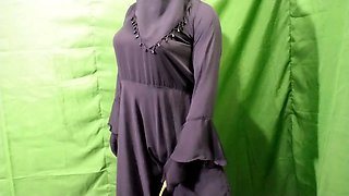 Indian housewife Desi-Queen1 gets stroking and chatting dirty in the bedroom