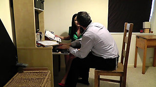 Office Kicking - Size 1920 X 1080