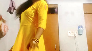 Urvashi Rani silk salwar phenke ghar ke andar ghapaghap krrhi thi