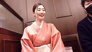 MAAN-884　【止まらないハメ潮】170cm近い高身長の抜群エロ女将！着物の下はマ●コひくひくマン汁だらだら、どすけべフェラからのアナル舐め手コキでチ●コは限界！！スレンダーボディをバックから突きまくり！
