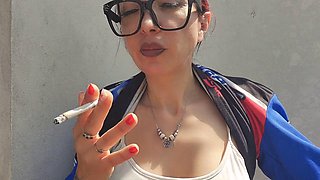 A new relaxing break with smoking and the beautiful Lavinia