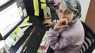 Hot Venezuelan Stepsister Sucks Cock While Working - Amateur MILF Blowjob & Cum in Mouth