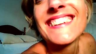 Deutsche MILF fingert Orgasmus-Webcamshow