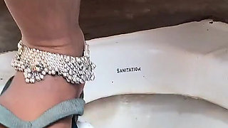 Beautiful Bhabhi Pissing Full Pussy Close-up Video