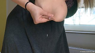 BIG TITS BABE DOES MILK MASSAGE