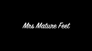 Mrs Mature Feet Getting Ready to Shower 556