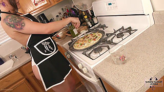 Office Pizza Party Giantess Featuring Sinn Sage