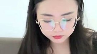 Amateur Webcam Cute Teen Plays Solo with Big