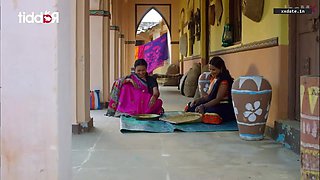 Indian MILF Explores Episode Car With Handjob Passion