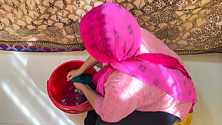 Big Pussy BBW Big Ass & Huge Boobs Hot Egypt Stepmom Washing Dress & Gets Horny!