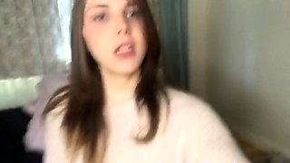 Brunette Tranny jerking in hard dick in solo Webcam