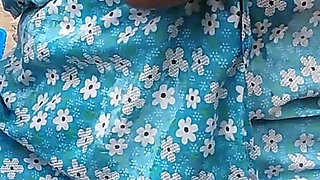 Desi Indian MILF Show Her Amazing Big Boobs and Pussy While She Bathing
