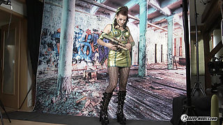 Victoria Daniels - 405 - Photoshoot Backstage