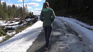 Hiking adventures flashing naked body and getting fucked in a park with cumshot on the face POV