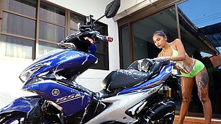 Big booty Thai GF motobike wash and big ass anal penetration