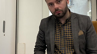 Thomas GODEBIN drinks his own piss at work