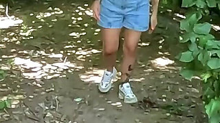 Italian Girl Makes a Cock Cum in the Park Telling Him How to Jerk off!