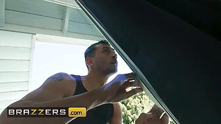 Brazzers - sexy beauty with Big Tits payton preslee sneaks in a cheating rail with her naughty neighbor