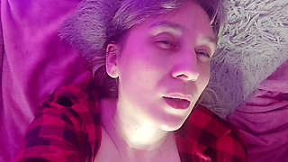 MILF Found a Dildo and Had Fun with It Until She Enjoyed It