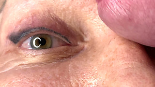 Mature Lady Facecum Huge Load on Eye