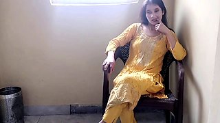 Insatiable Indian aunty Kajolbabs gets down and dirty in Tamil romance