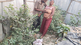 Indian desi wife ki outdoor chudai ki doggy style