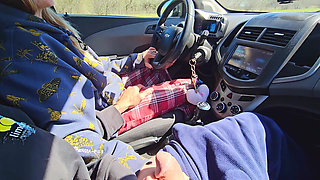 Traveling with My Girlfriend I Couldn't Resist the Urge: Luxury Handjob and Blowjob on the Side of the Road