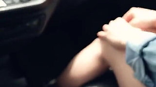 Horny Hitchhiker Give with Her Mouth for the Ride