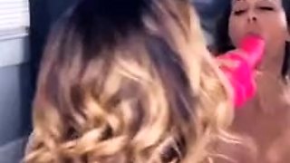 Slut MILF fills her holes and stretches her gaping ass live