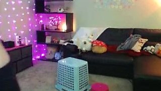 Amateur preggo hoe toys her pussy close up in fetish solo